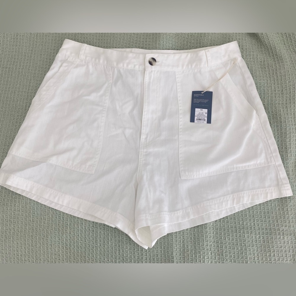 💕NEW💕 White Shorts